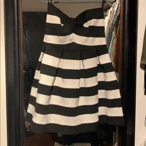 Black and white strapless cocktail mini!